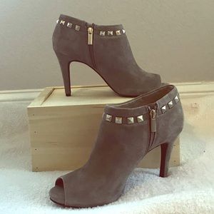 Bandolino 9 1/2M Grey leather/suede 4” -new